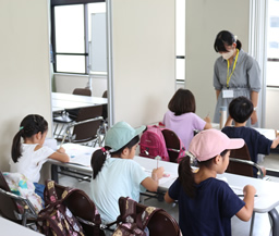 宿題応援「夏休み！みんなであつまって勉強&ご飯しよー！」（藤沢青少年会館）